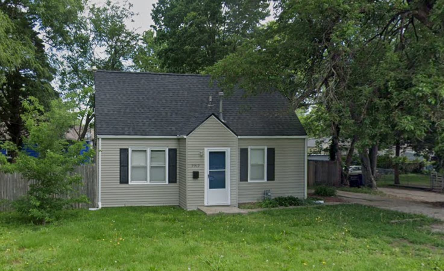 Great Location, close to Washburn! - Great Location, close to Washburn!
