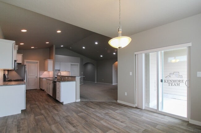 Photo - 2950 Woodland Pl