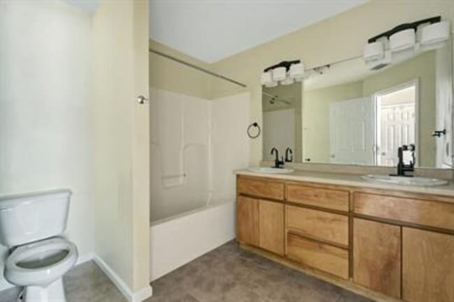 Photo - 19 Webb Ct NE