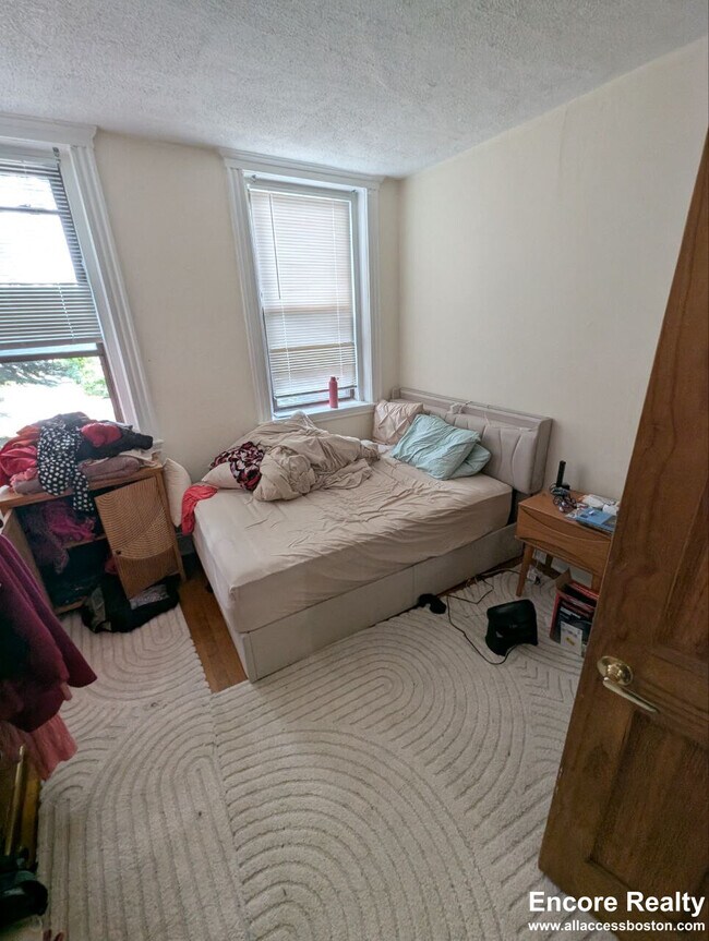 Photo - 364 Riverway Unidad 10