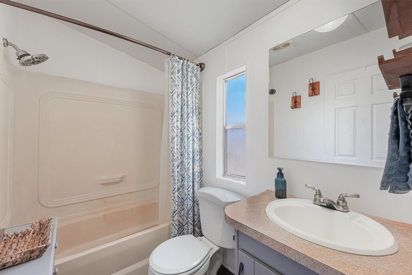 Photo - 106 County Road 3755