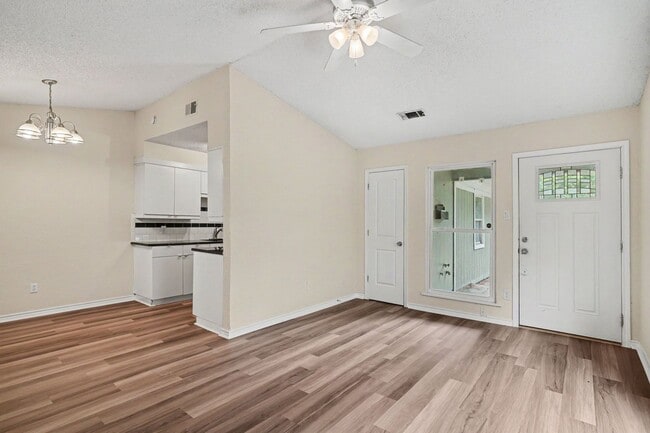 Photo - Charming 2-bedroom, 1-bath home in a convenient Fort Worth location!