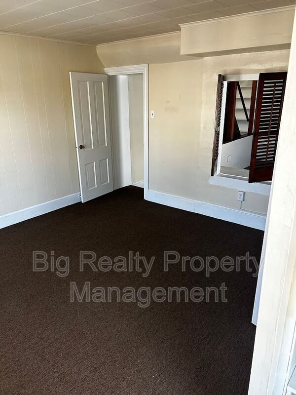 Photo - 106-B S Main St