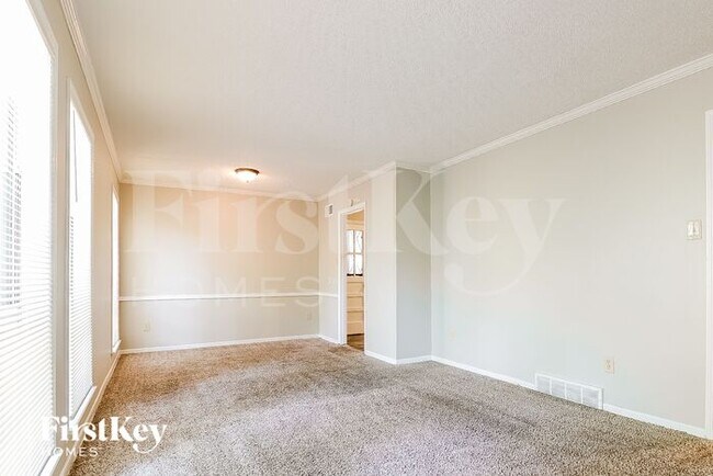 Photo - 3233 Earl Dr