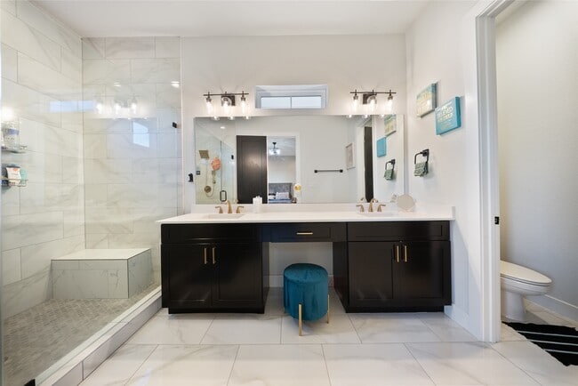 Building Photo - 6130 Campos Dr