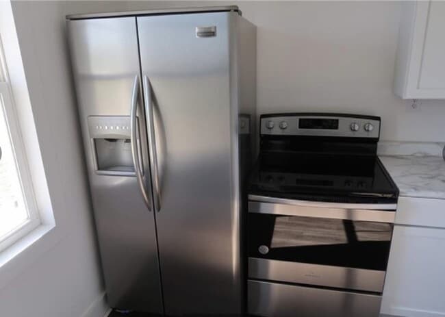 Photo - 2010-2012 Maplegrove Ave Unit 2010