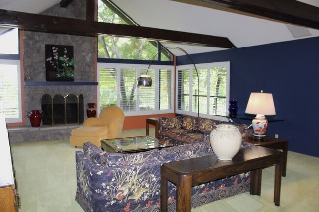 Photo - Unique Bakersfield Home for Rent Bakersfiled Country Club