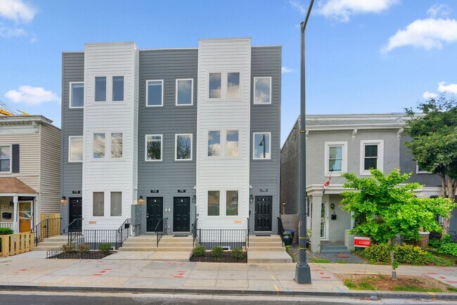 Photo - 713 16th St NE Unit 1