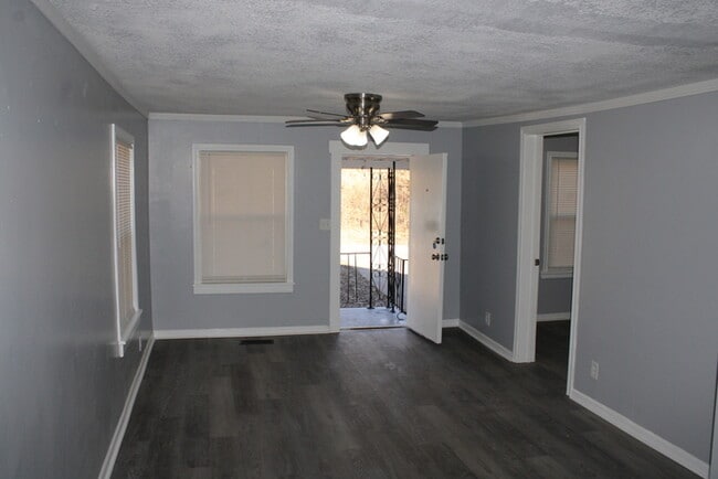 Photo - Cozy 3-bedroom, 1 full bath with vanity home located in Kansas City, MO.