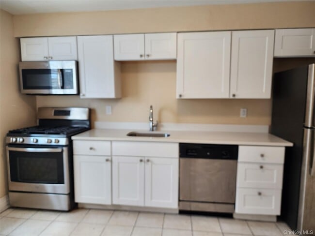 12 Roosevelt Dr