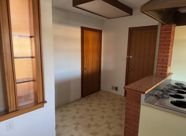 Photo - 204 E Cardwell St