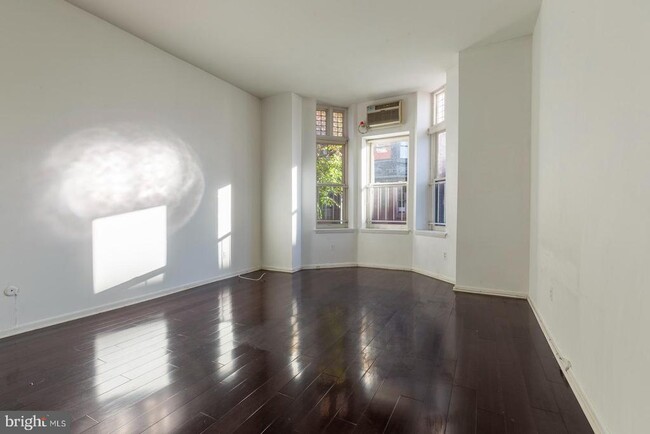 Photo - 2137 Spruce St Unidad 2