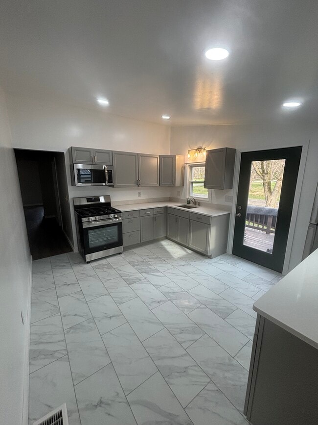 Photo - 892 Bartlett Rd