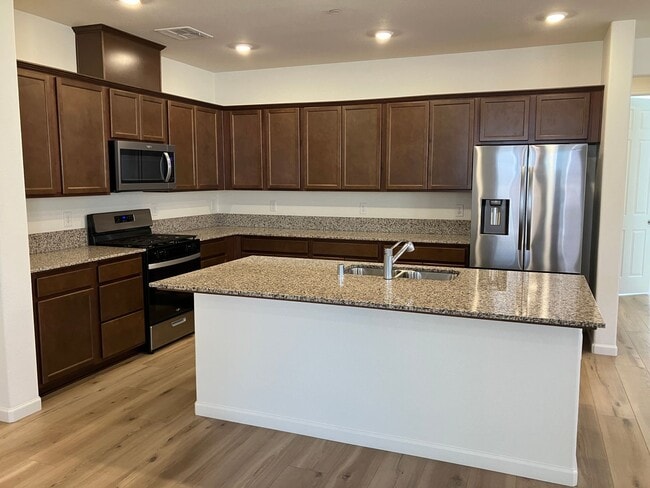 Photo - 1977 Apiary Wy