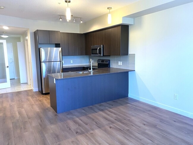 Photo - 9907-9907-91 91 Ave NW