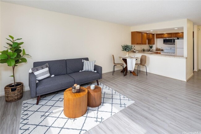 Photo - Kukui Plaza Ewa Tower - 1 bedroom 1 bath with 1 assigned parking Unit E1313