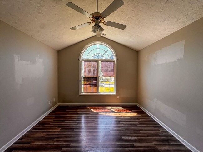 Photo - Charming 3 Bed 2 Bath Plus Bonus Room in Raeford