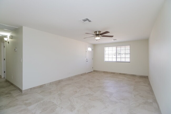 Photo - 2123 N Longmore St