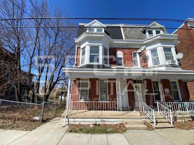 Building Photo - 1547 W King St