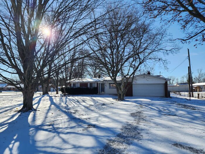 3 Bedroom Home on South Side - 3 Bedroom Home on South Side