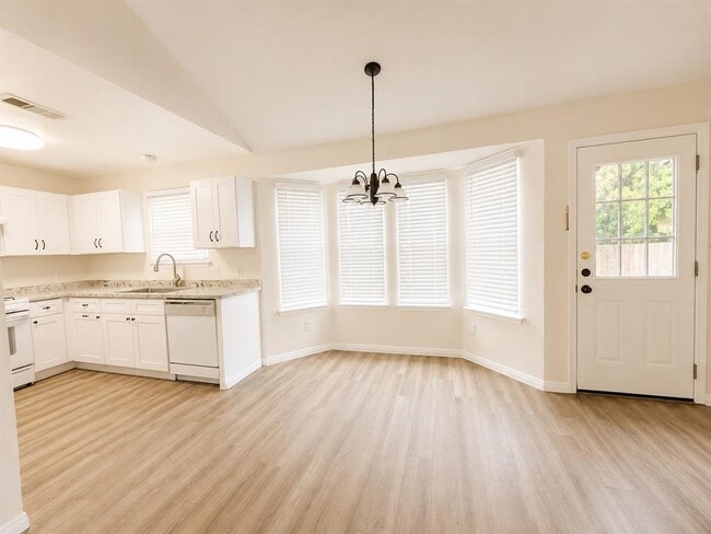 Photo - 501 Amaryllis Ave