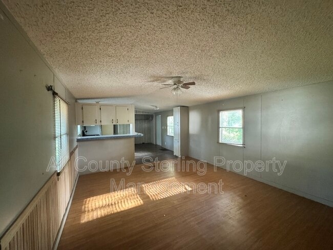 Building Photo - 131 SW Socket Glen