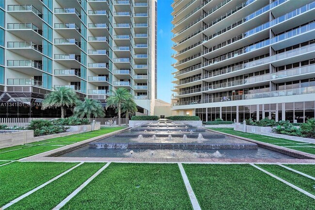 Building Photo - 9703 Collins Ave Unit 2501