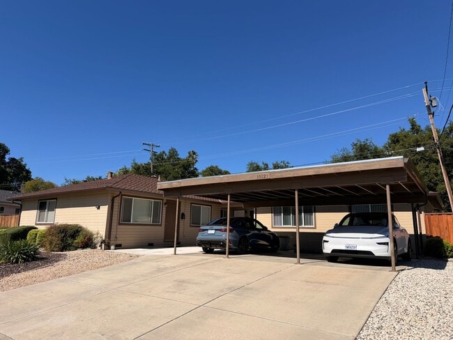 Building Photo - EBN T 10121 Unit B