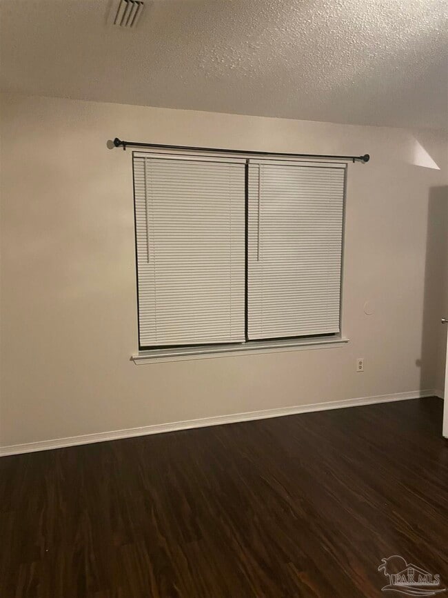 Photo - 10049 Hillview Rd