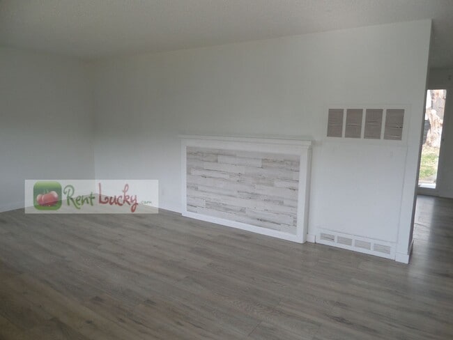 Photo - Super-Cute 2-Bedroom Home w/Attached Garage and Large Yard in Great Seattle Location!!