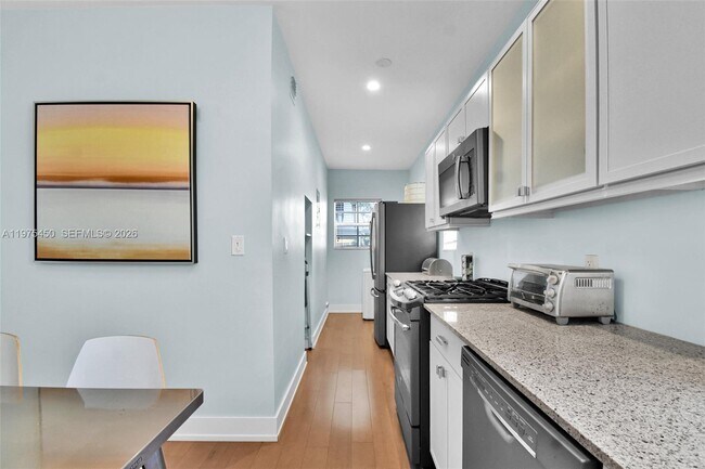 Photo - 821 Meridian Ave Unit 9