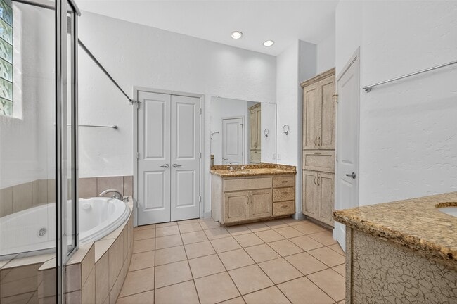 Photo - 5018 Lillian St