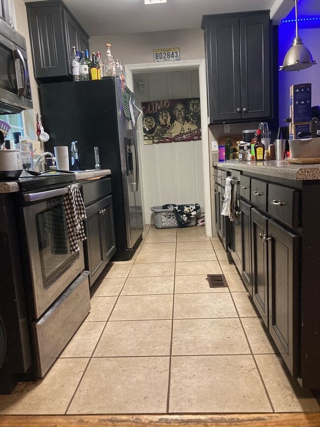 Photo - 4 bed 2 bath house, walk to stadium! Available August 2026!!