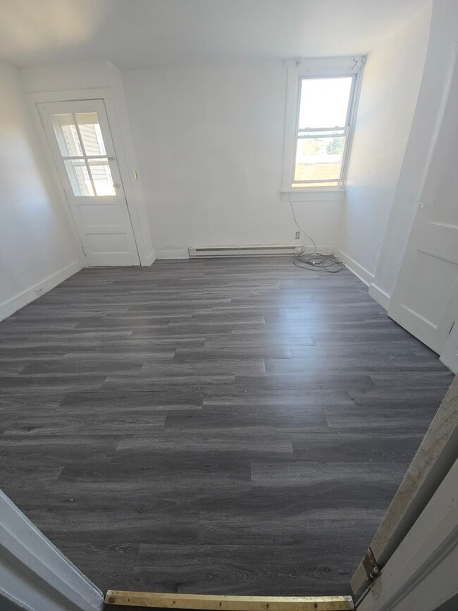 Building Photo - 206 E Main St Unit Apt 3