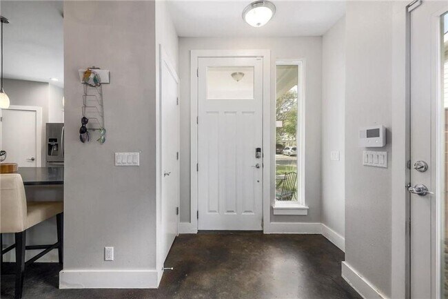 Photo - 1110 Concordia Ave