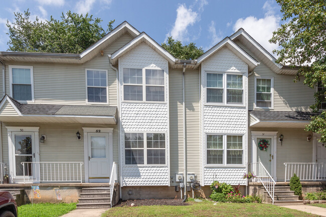 Exterior Front - 52 Victoria Blvd Townhome