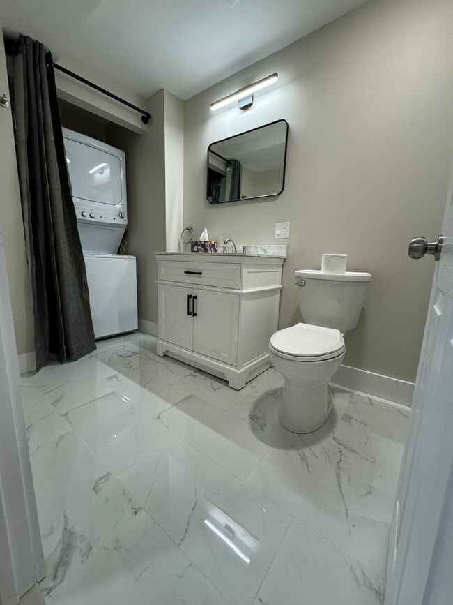 Photo - June 1st-ish Renovated 3 Bed/2 Bath A+ Location Worthington St Unidad 1