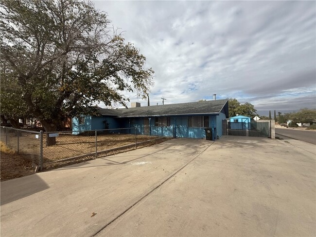 Building Photo - 1943 Pico St