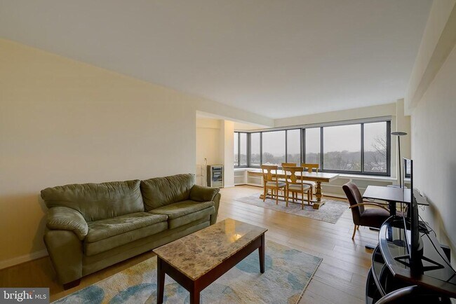 Building Photo - 3601 Wisconsin Ave NW Unit 504