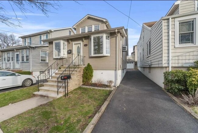 Photo - 838 Roosevelt Ave