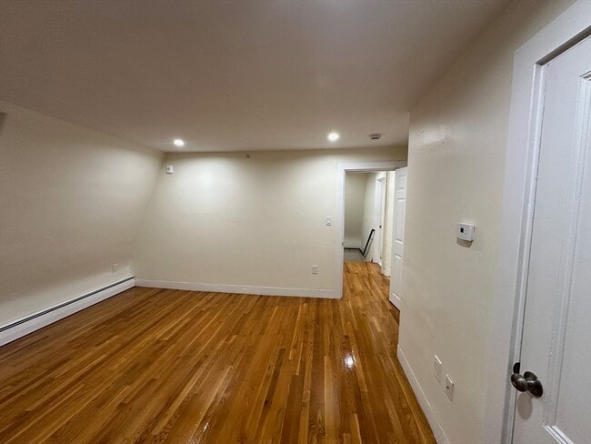 Photo - 440 Newtonville Ave Unidad 4