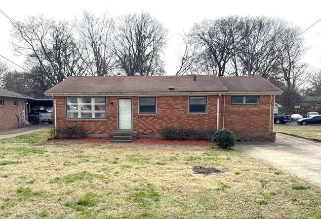 Building Photo - Fantastic 3 Bedroom Home in Charlotte Park/West Nashville!