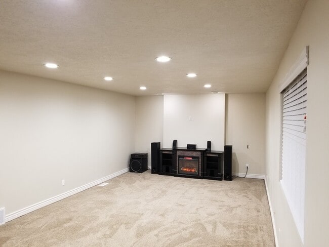 Photo - 1289 Michaelsen Way