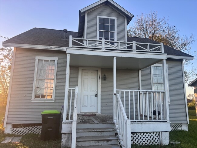 Building Photo - 621 Harrison Ln