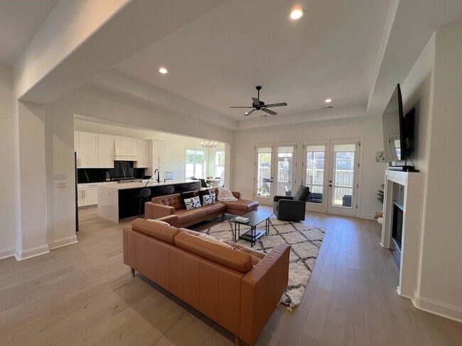 Photo - 607 Covington Walk Ln S