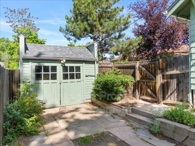 Photo - 3077 Benton St