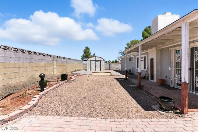 Building Photo - 4272 E Russell Rd Rental