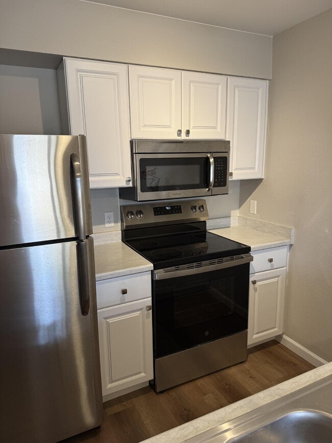 Photo - 1bd/1ba condo on 1st floor with pool access Unit D416