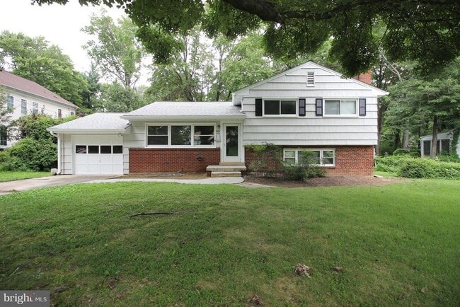 Building Photo - 907 Hillcrest Dr SW Rental
