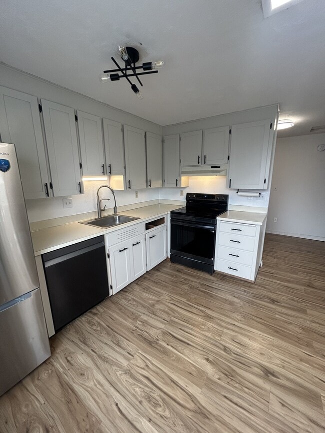 Photo - 1808 Regal St
